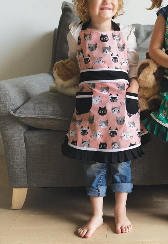pink_girl_apron.jpg