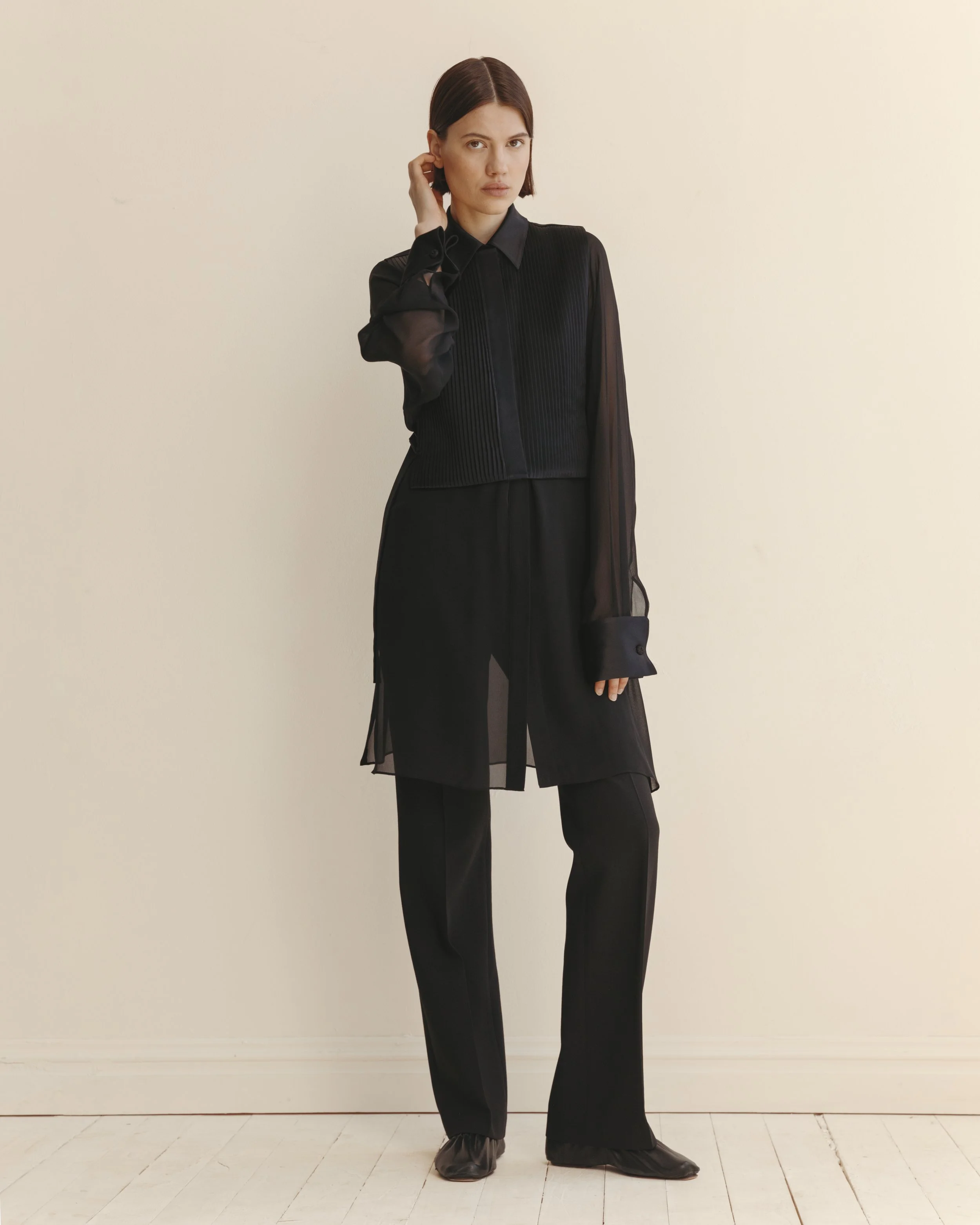 MBFJ3R-6884_BLACK_ELEVATED-HOVER_KimberCapriotti.jpg