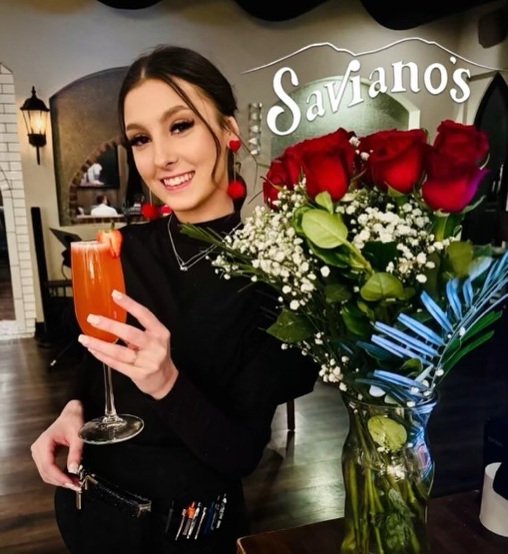 Love is in the air at Saviano&rsquo;s! 💋❤️🥂🍷🍝🍕 We are open now til 10! No reservations, but wr are staffed to the max to provide you a beautiful dining experience on this day to celebrate LOVE ❤️ #savianositaliankitchen #valentinesday