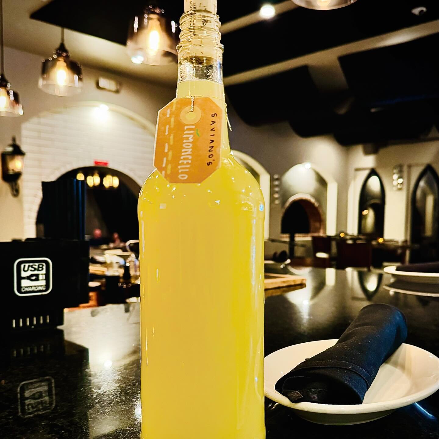 🍕 Dive into the deliciousness of this beautiful Wednesday night at Savianos Italian Kitchen in #Euless! Join us for a delightful evening and savor the unique experience of our homemade Limoncello, crafted from scratch. A taste of Italy just for you!