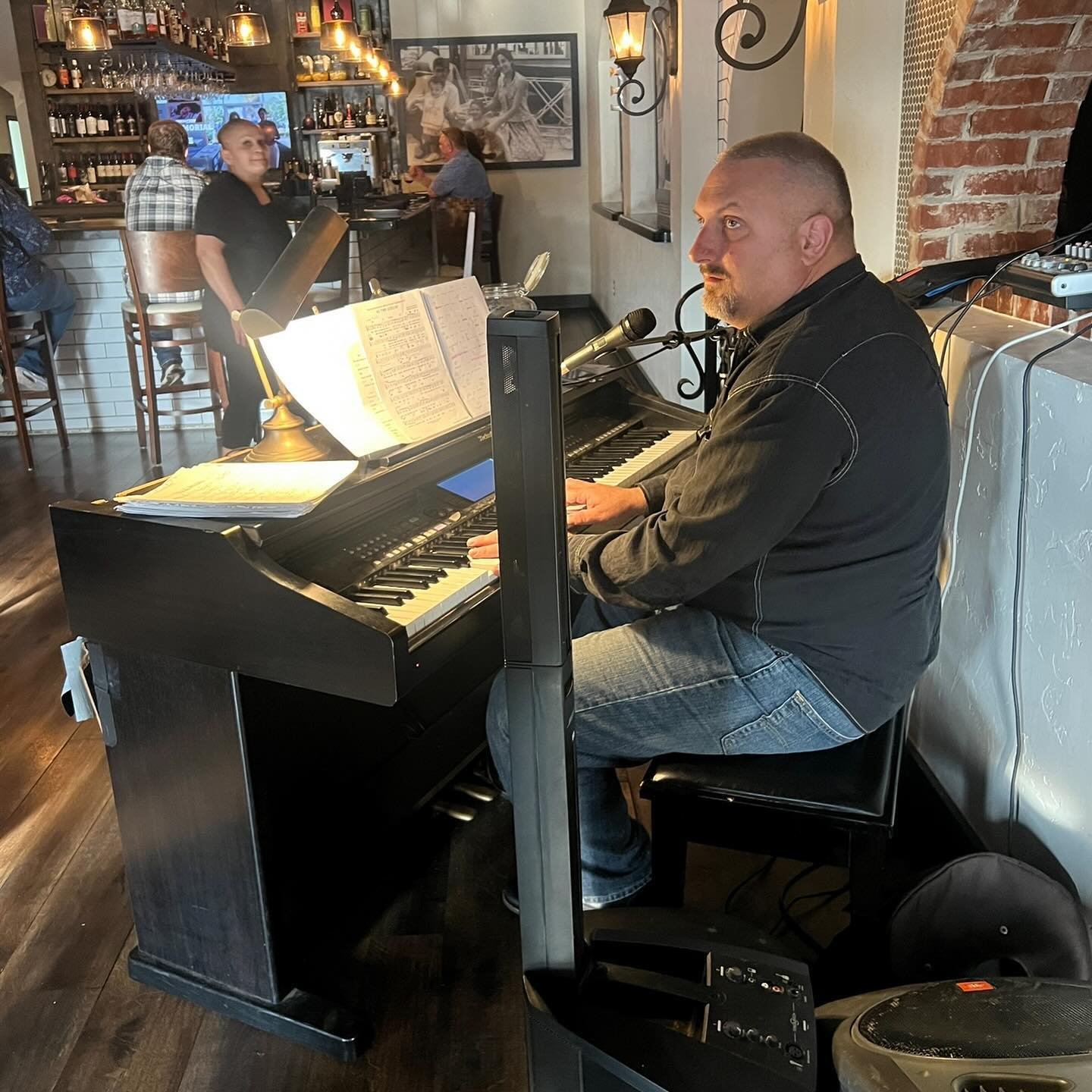 🎶 Join us for dinner at Savianos Italian Kitchen and experience the fantastic live music by one-man band Mark Dunn! 🍽️ Mark is here every Wednesday through Saturday, playing all the classics and taking requests, adding an extra layer of enjoyment t