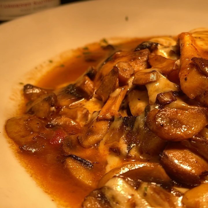🍽️ Buongiorno! Tuesday nights at Savianos Italian Kitchen just got even pi&ugrave; delizioso! 🌟 Prepare your taste buds for our legendary Chicken Marsala - we guarantee it will be the best you&rsquo;ve ever tasted! 🍗✨ Our kitchen is ready to impre