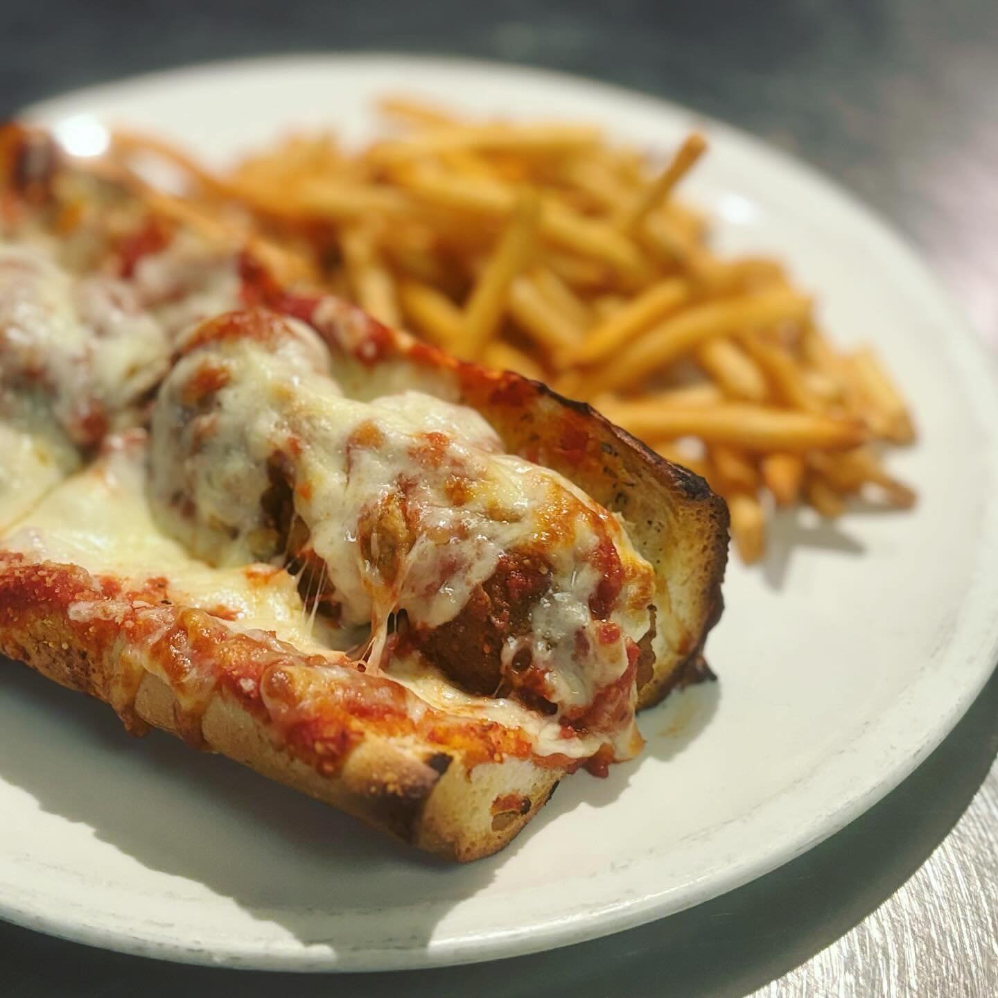 🍽️ Attention, meatball aficionados! Craving a taste of Italy that&rsquo;s beyond compare? Our delectable Tasty Meatball Subs are the talk of the town, but here&rsquo;s the catch - they&rsquo;re ONLY available during lunch hours! 🕚✨ Sink your teeth 
