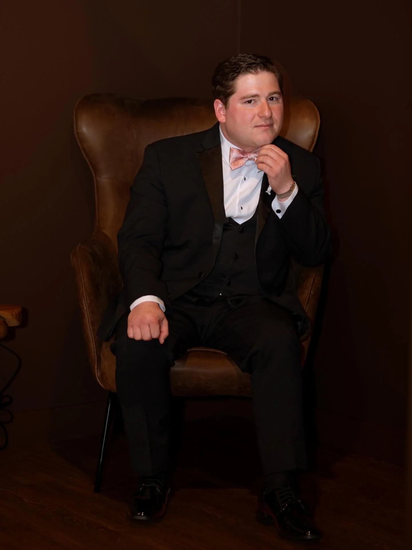 Portrait of a gentleman. Ben. Never more ready to marry the love of his life. 

@ben_gaud @meicornuehollander 

Venue: @saphireeventgroup (The Lakehouse)
Photo: @valerierosenphotography