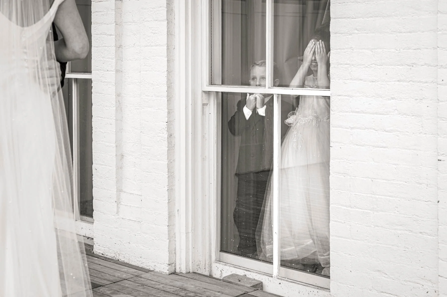 They wanted to watch their uncle&rsquo;s first look so badly, so I told them they could watch from the window. How special and rare to have such a unique life experience in childhood. Core memory unlocked, no doubt. ♡

The Team:
Wedding venue: @thead