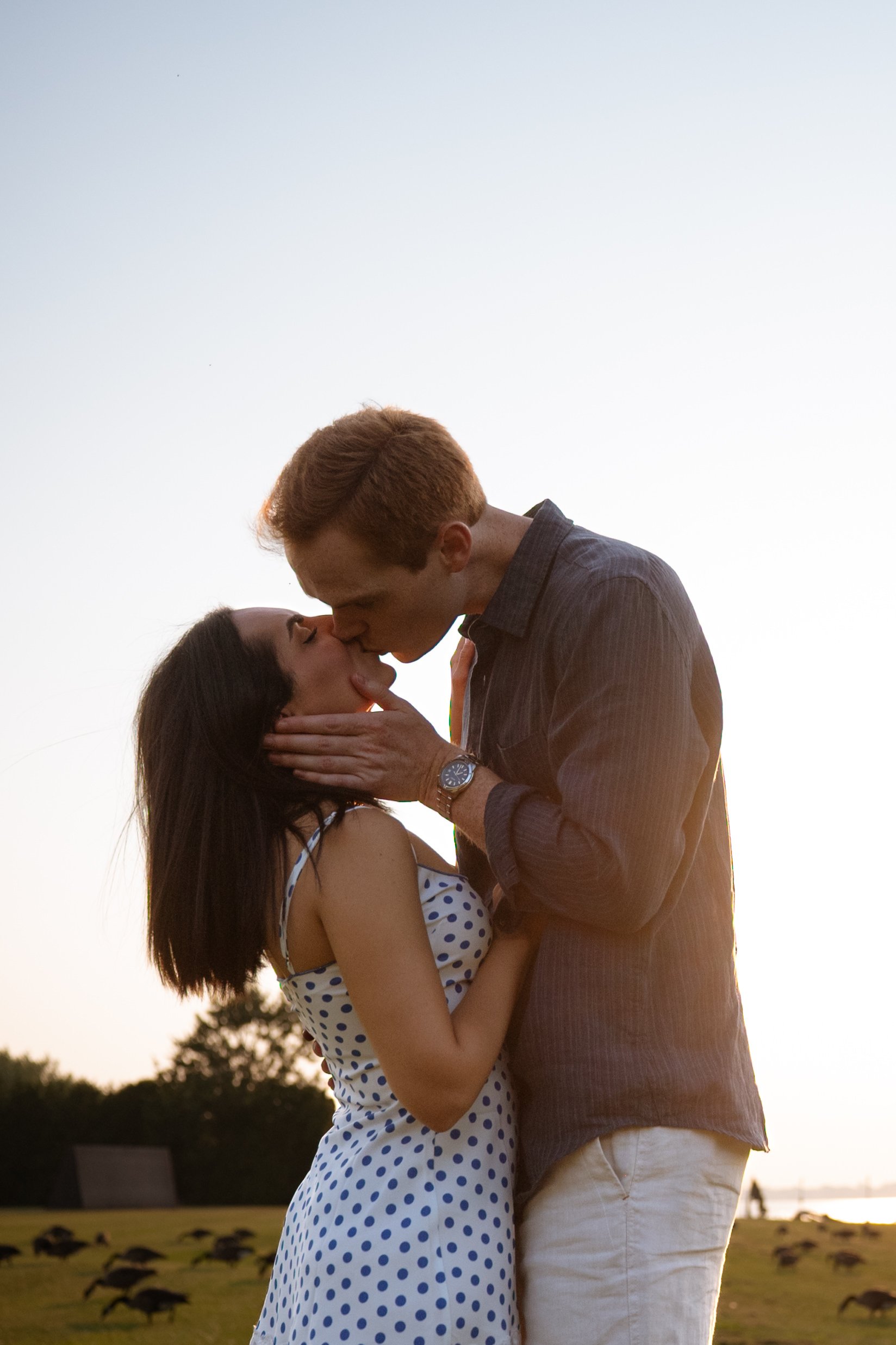 romantic-engagement-photo-session-kiss-montreal-parc-rene-levesque-valerie-rosen-photography