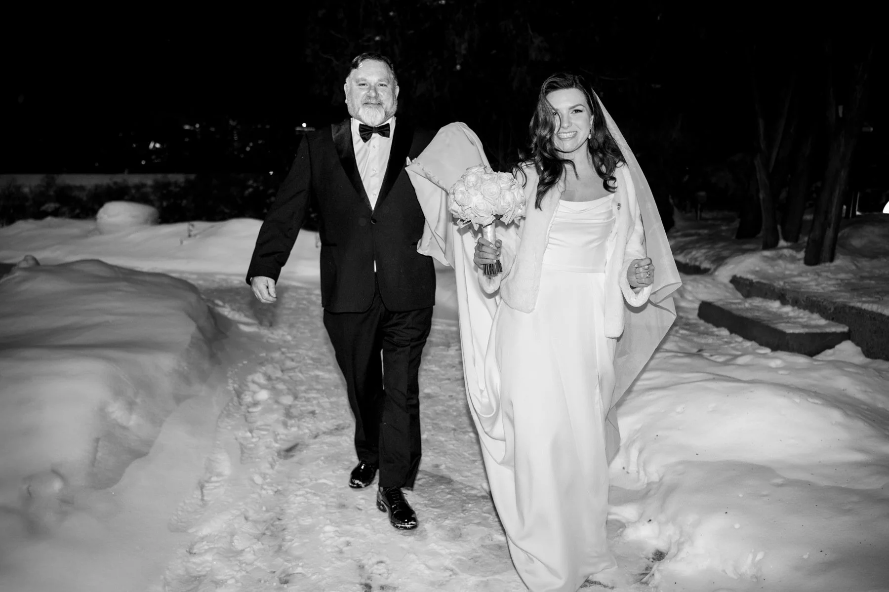 bride-and-father-candid-moment-montreal-wedding-la-toundra-bnw-valerie-rosen-photography