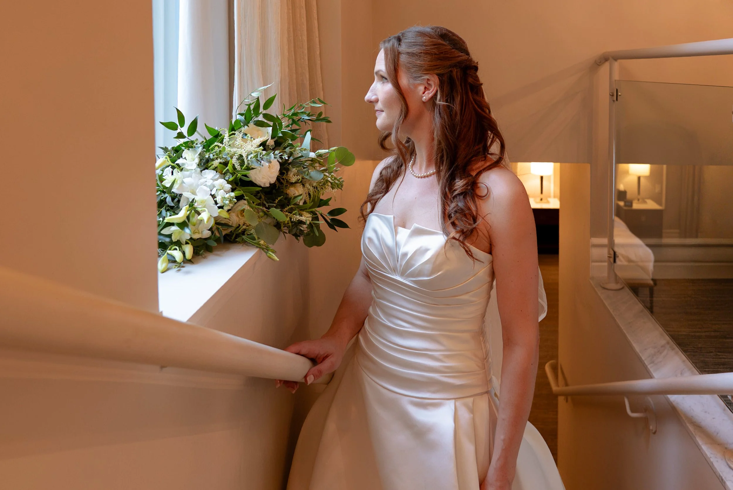 bride-candid-moment-portrait-getting-ready-montreal-wedding-hotel-birks-valerie-rosen-photography
