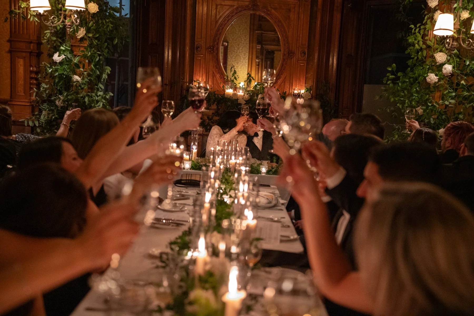 montreal-wedding-photographer-valerie-rosen-photography-le-mount-stephen-bar-george