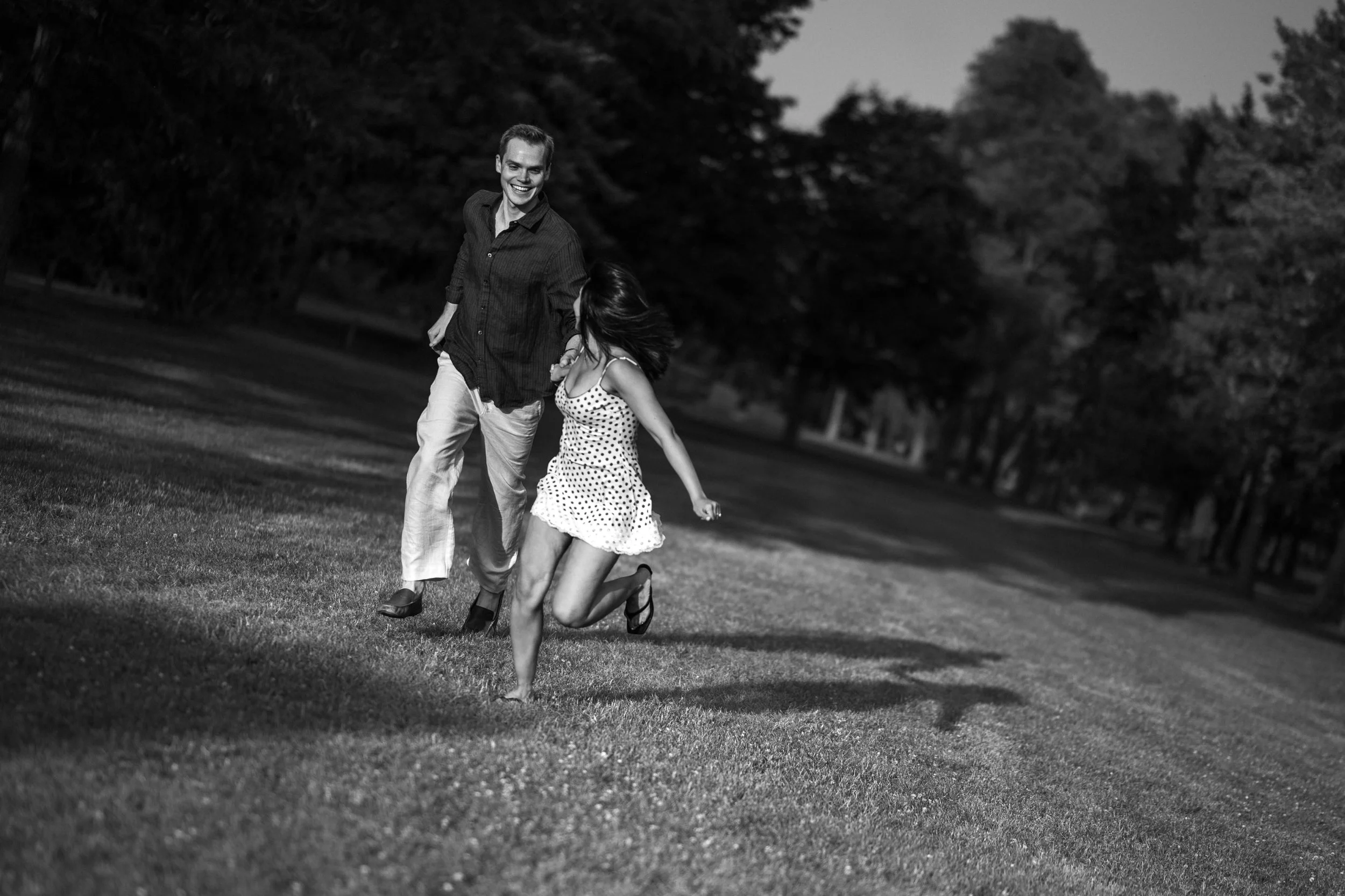 black-and-white-montreal-engagement-photography-candid-documentary-valerie-rosen-photography