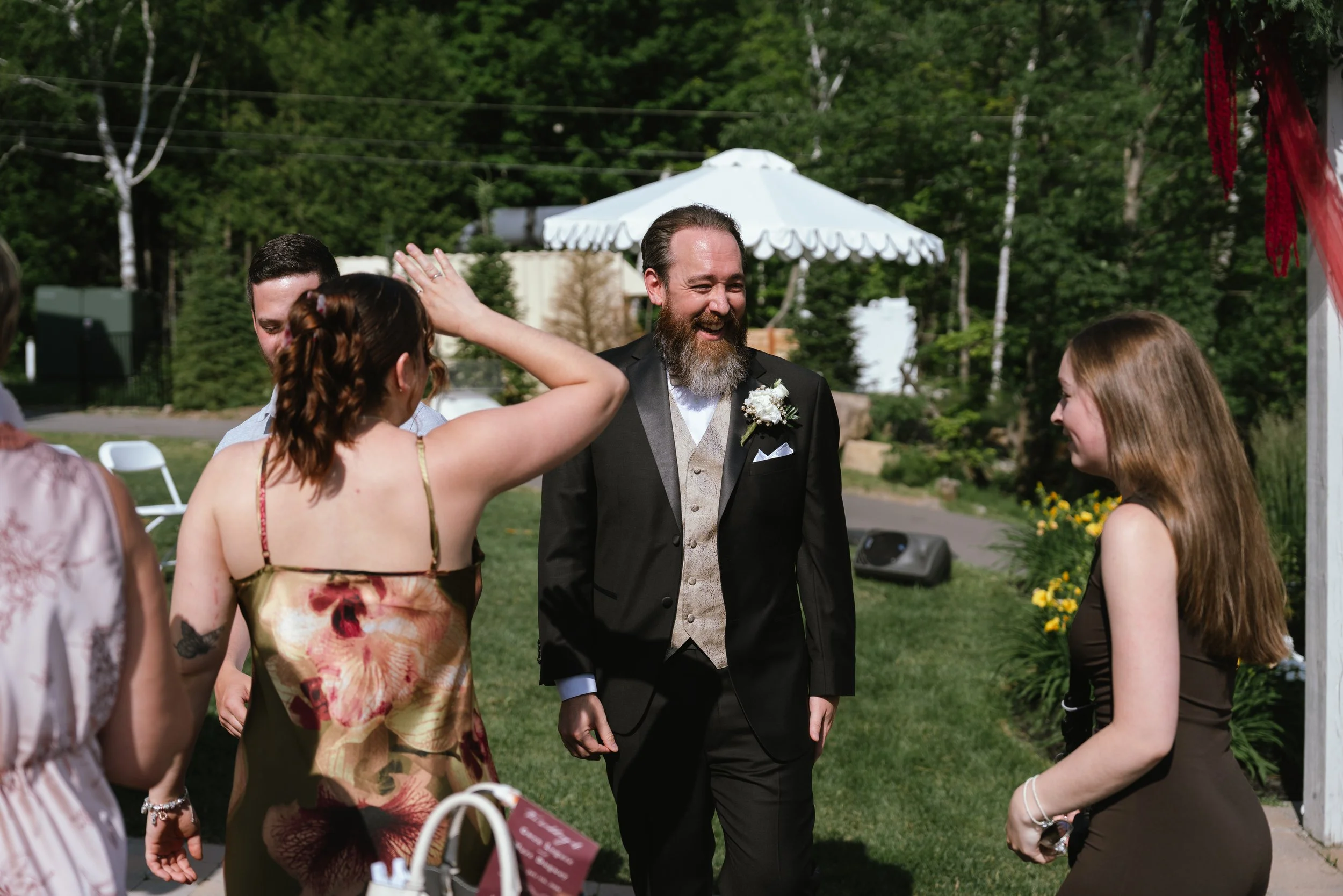 mont-gabriel-resort-wedding-photographer-outdoor-ceremony-montreal-valerie-rosen-photography