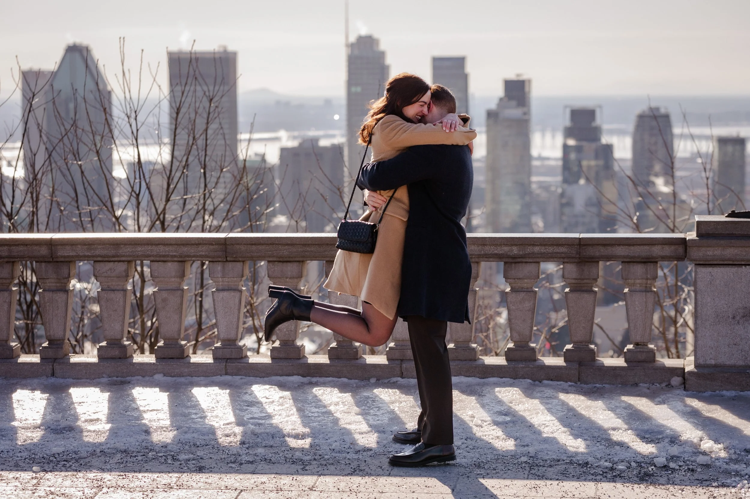 surprise-proposal-winter-montreal-engagement-photographer-valerie-rosen-photography-mont-royal-summit