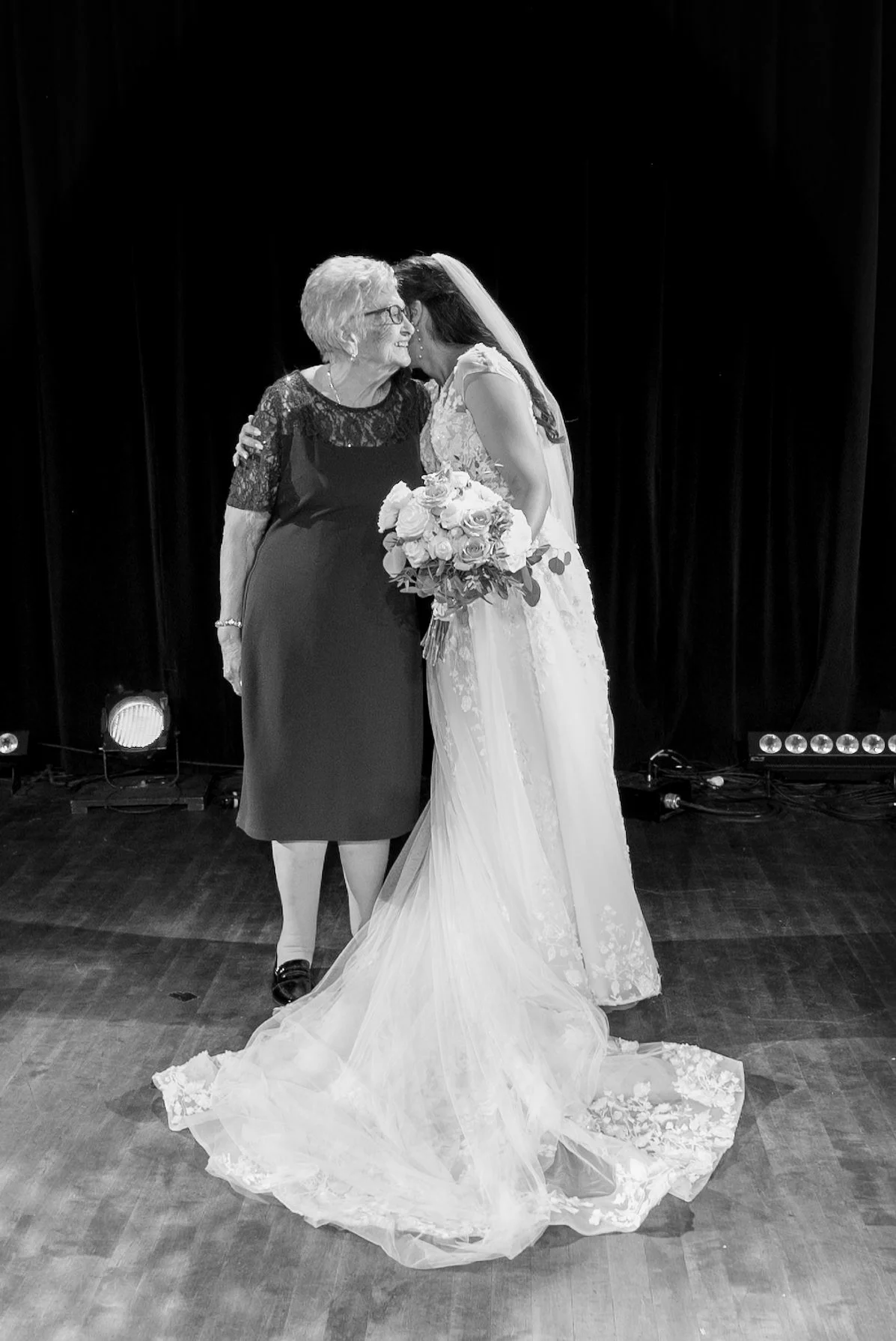 family-photo-bride-grandmother-portrait-cabaret-lion-dor-wedding-montreal-valerie-rosen-photography