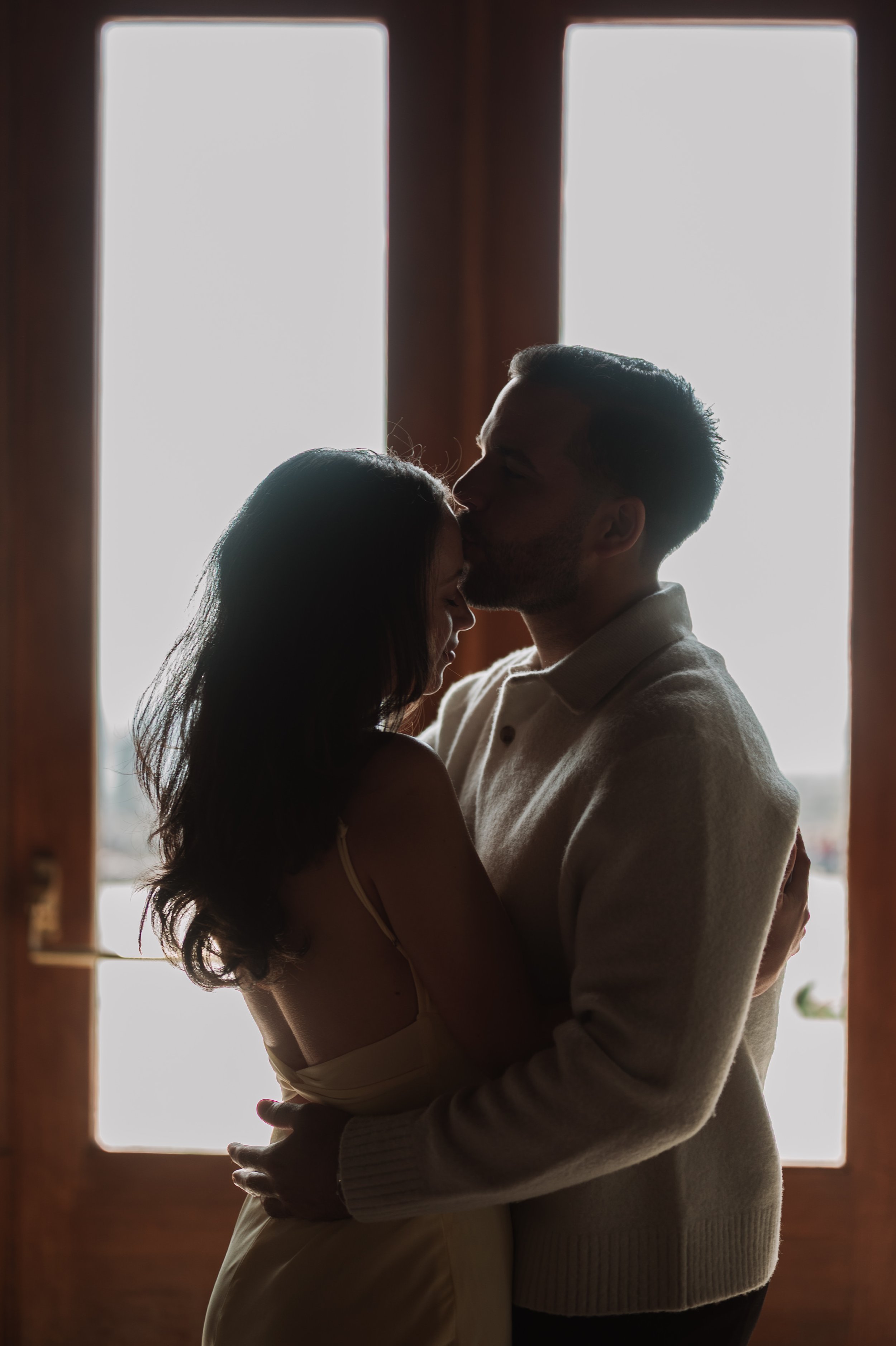 engagement silhouette in mont royal chalet by Valerie Rosen Photography