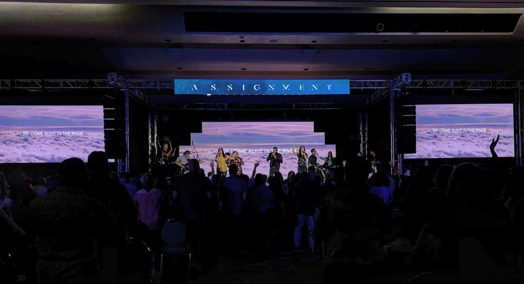 House of worship event from a couple weeks back. @technicaleventpartners was asked to come up with a different and exciting new look for @pcparamount 2018 conference . We&rsquo;d say mission accomplished! #absenled #dasaudio #tep #tepevents