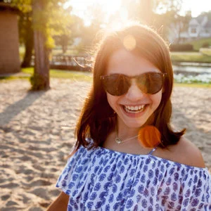LAUREN ENJOYING THE BEACH