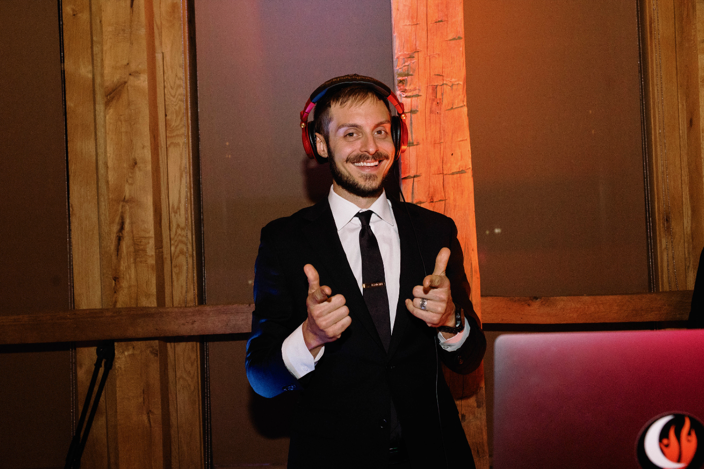 What Makes an Incredible Wedding DJ… Incredible