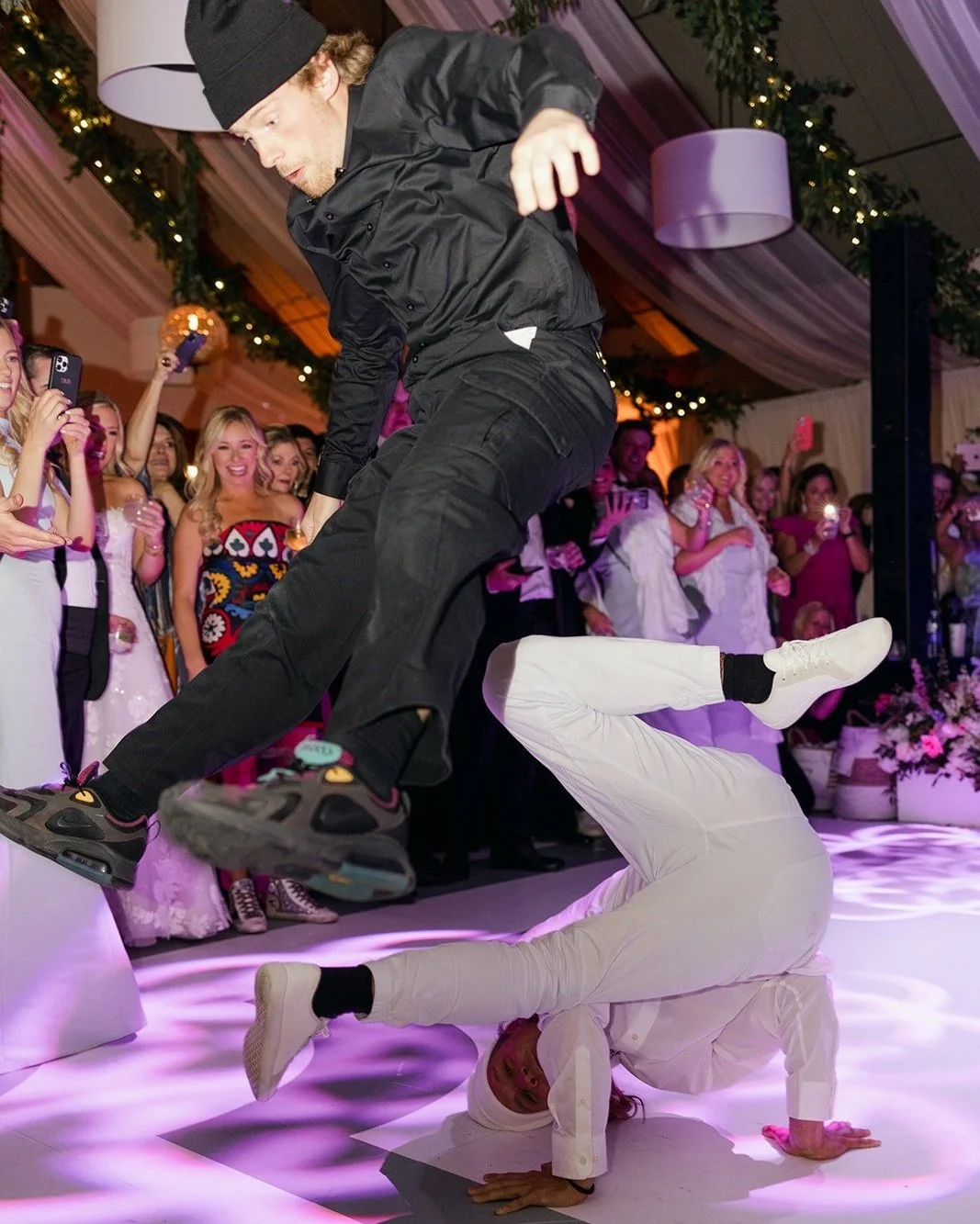 👰🏻🔥🤵🏻Bride vs. Groom Dance Off with Breakdancers: Photo Story