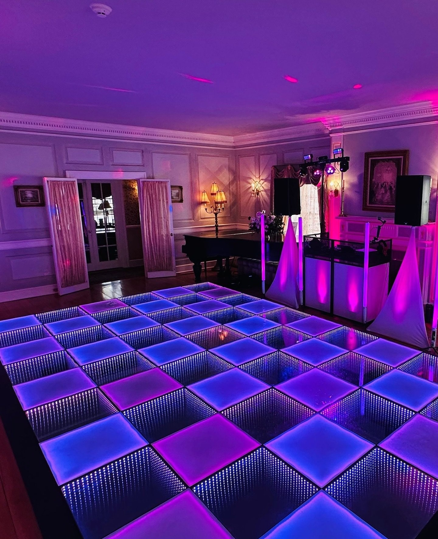 🔥BEFORE &amp; AFTER 🤩✨🙌 ⁠
⁠
Venue Buell Mansion⁠
Entertainment @ignightentertainment⁠
Planner @events.by.bee⁠
⁠
#coloradoweddings #weddingceremony #weddingstrings #lit #weddingreception #denverwedding #weddings⁠