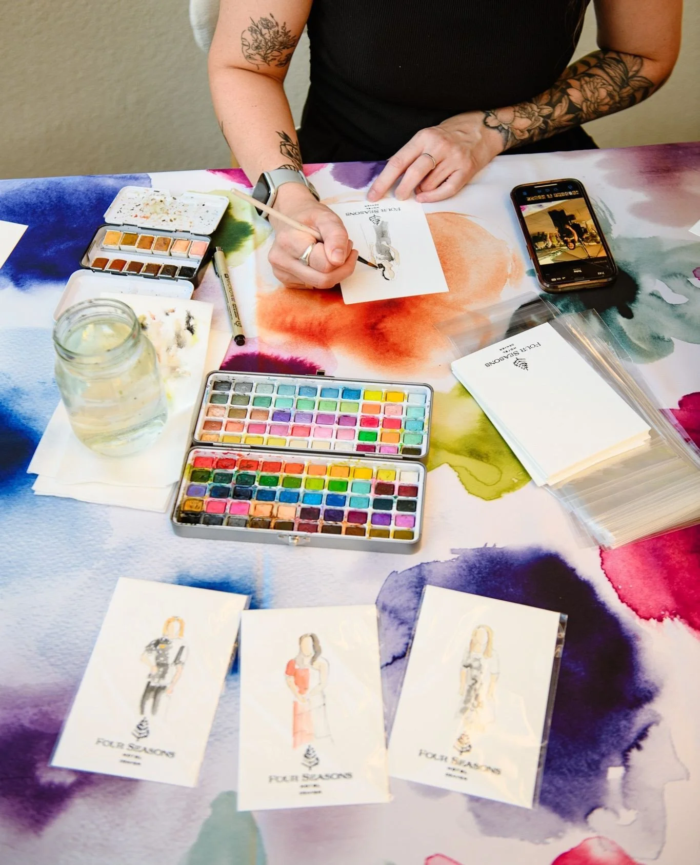 💝Need a gift for your guests? Personalized water colors have been a hit all year...🎁🎨⁠
⁠
Photo @dearth⁠
Live Painter @ignightentertainment⁠
Venue @fsdenver⁠
⁠
#livingpaintings #liveeventpainter #eventmanagement #eventdesign #eventplanning #eventpl