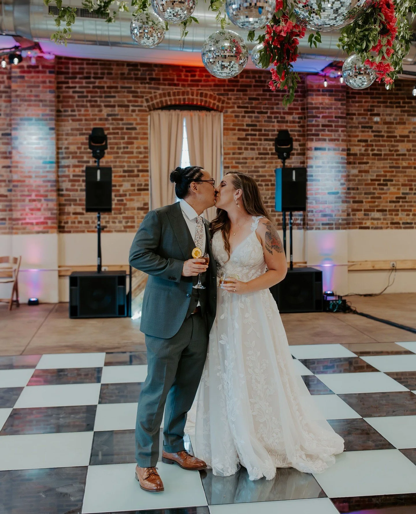 Light up every dance move with our dazzling LED dance floor ✨🕺⁠
⁠
LED Dancefloor @ignightentertainment⁠
Wedding Planner @rivieracreative_⁠
Photographer @bridgetrburnett⁠
Floral Designer @flowerdisco_⁠
Videographer @drtydaeon⁠
Catering @cateringbydes