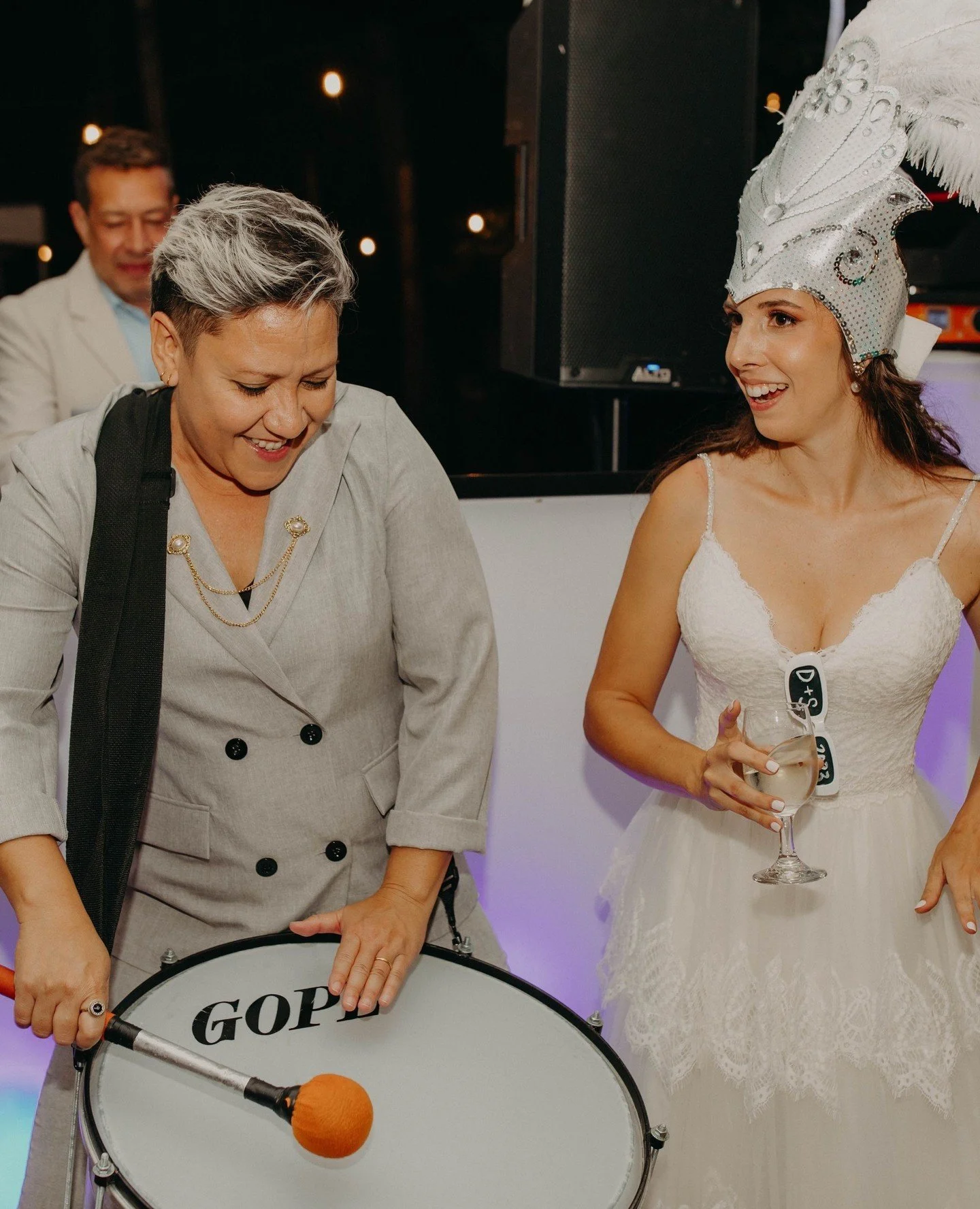 When the clock strikes Hora Loca… the real party begins 🎉💃
Photos @tylerrebekahwright 
Samba Entertainment @ignightentertainment 
Venue @stonemountainlodge 
Planners @kaitlinsheaweddings 
#horaloca #coloradoweddings #litexperience #