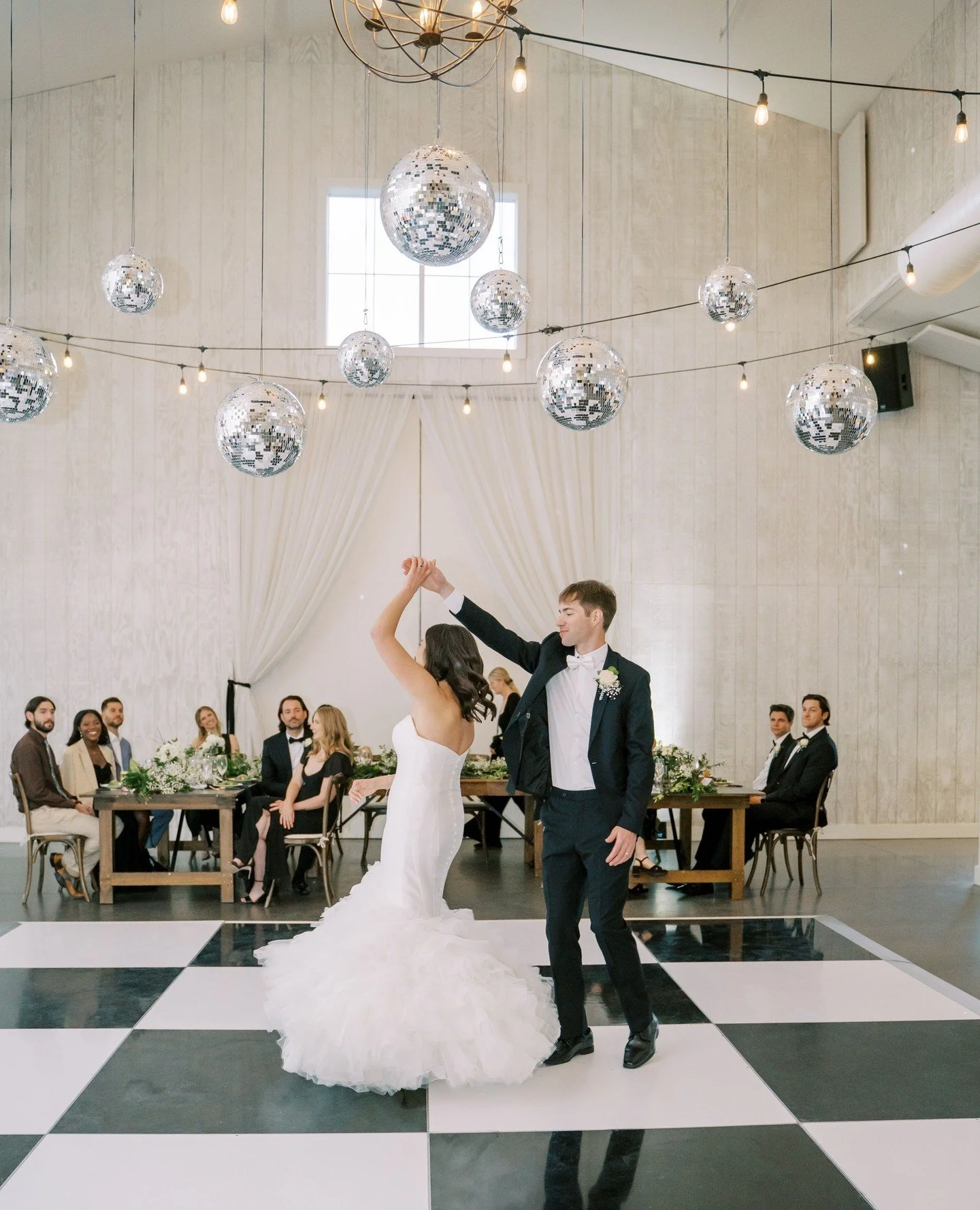 Let your reception sparkle under our disco ball chandelier, turning the night into one unforgettable party! 🪩✨⁠
⁠
Photographer: @daniellerothphoto⁠
Venue: @woodlandscolorado ⁠
Planner: @woodlandscoloradoplanner⁠
⁠
#coloradoeventplanner #coloradowedd