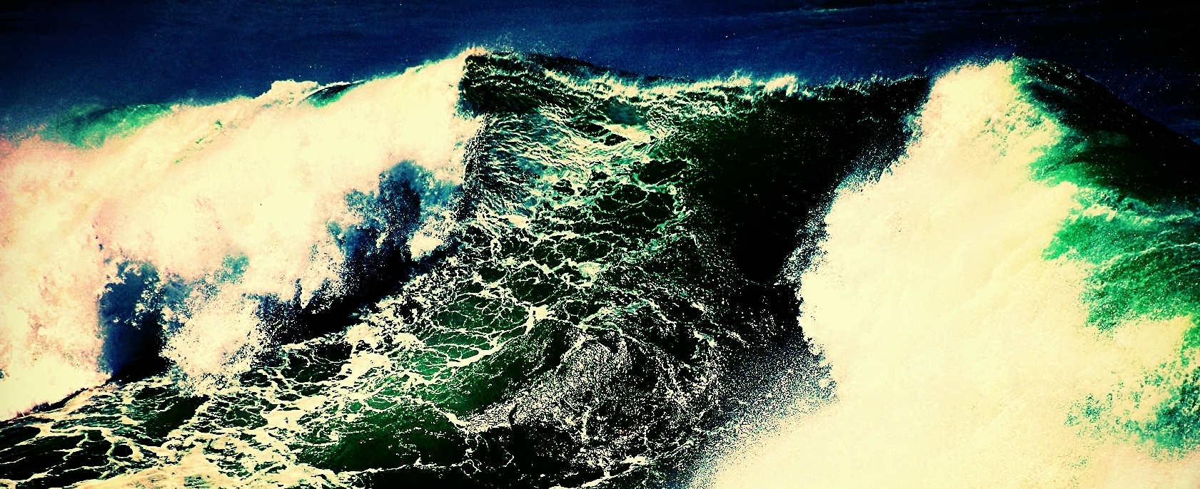 picfair-06224415-huge-wave-closing.jpg