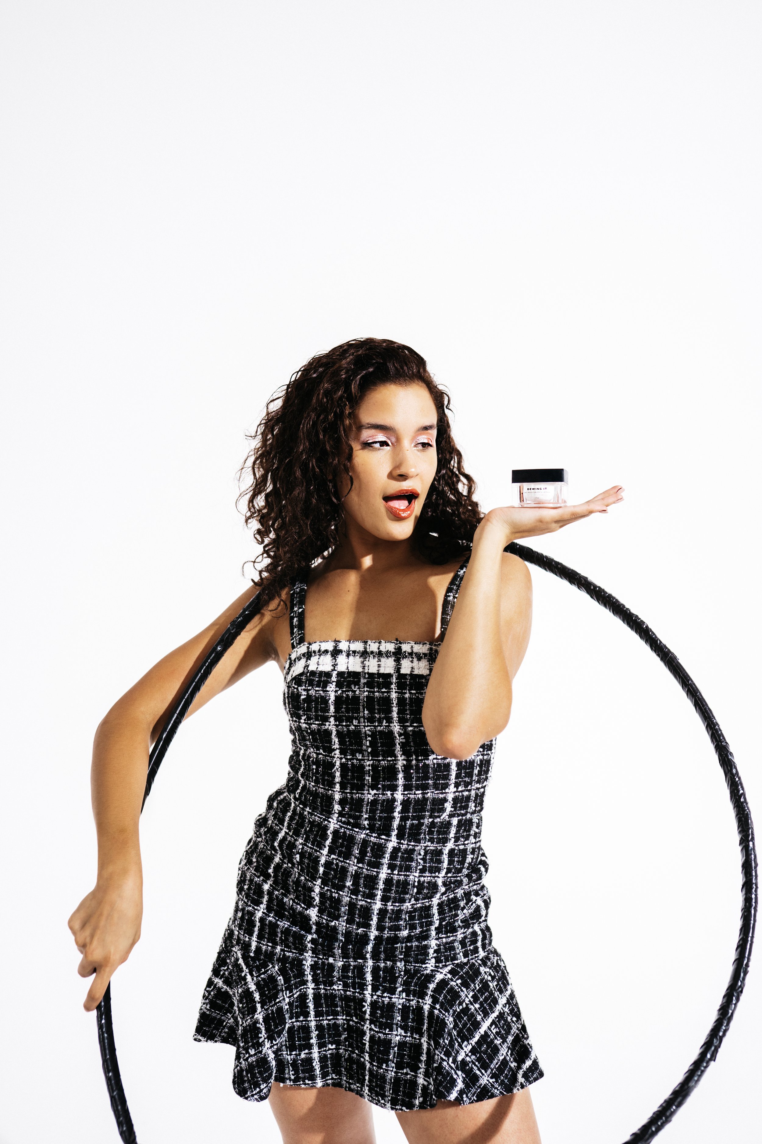 ADRIANA - HOOLA HOOP