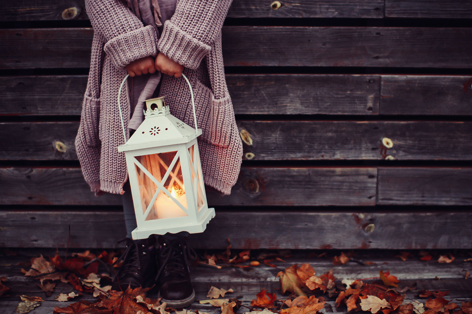 girl-with-lantern.jpg