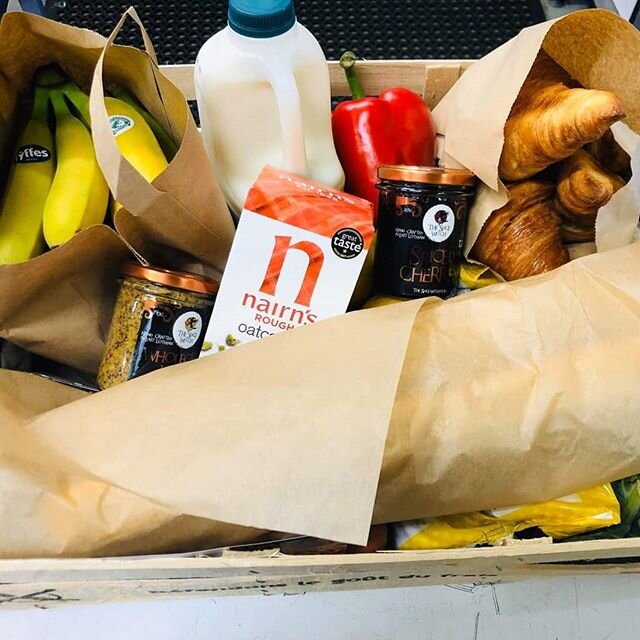 Edinburgh folks, if you've not yet heard of @edinburghfooddelivery, check them out! They offer delivery or zero-touch collection service of fresh produce, freshly baked goods and store cupboard staples. Lovely local producers in there too such as @bl