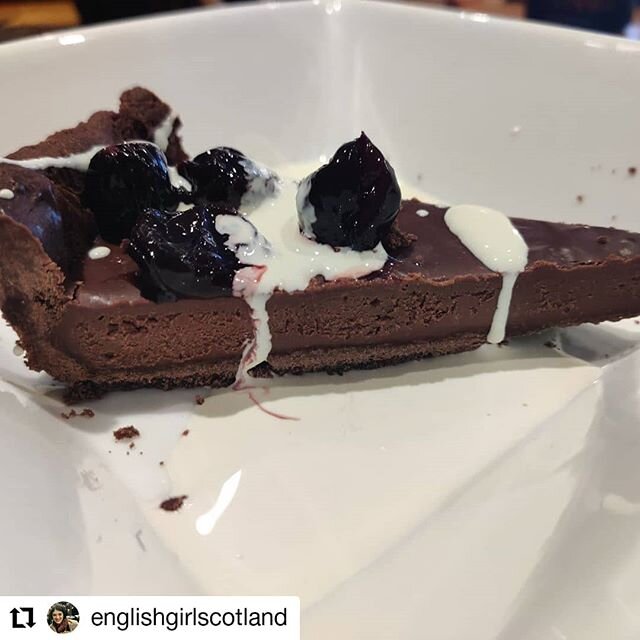 Wouldjalookit!!!! This should probably come with a drool warning.... 😋 Thank you @englishgirlscotland for sharing!!! #spicewitch #artisan #eastlothian #eastlothianfood #spicedcherries #madeinscotland #totallywitchin #greattasteawards #chocolateandch
