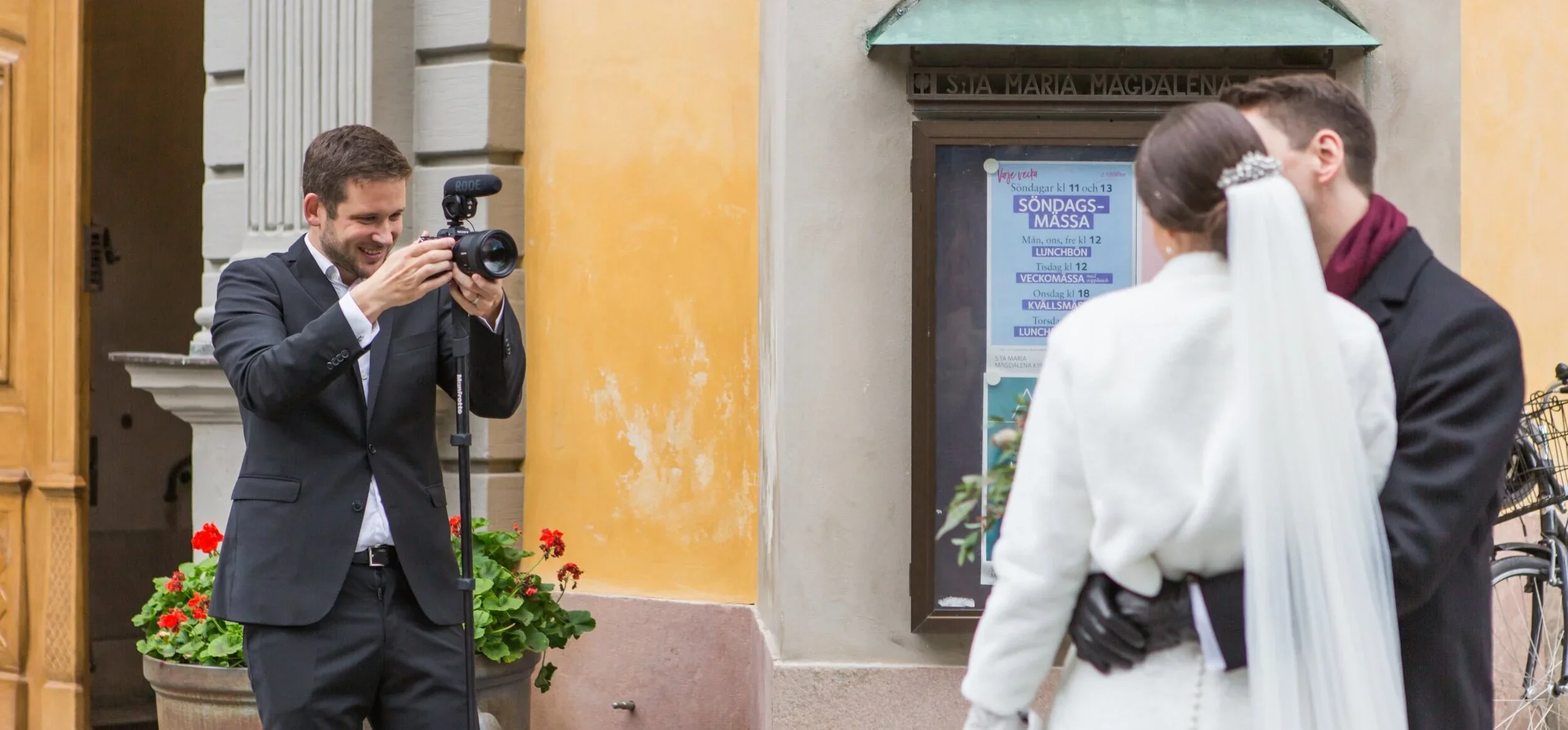 Videograf filmar brudpar i Stockholm