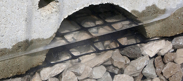  The PaveDrain system is set on compacted AASHTO No. 57 stone and a rigid biaxial geogrid that minimizes dislodging stone due to foot traffic and mechanical installation. 