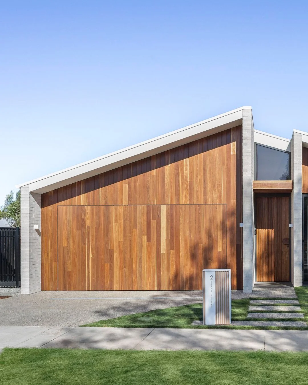 Ardel Daylesford Carousel - Slide 01.jpg