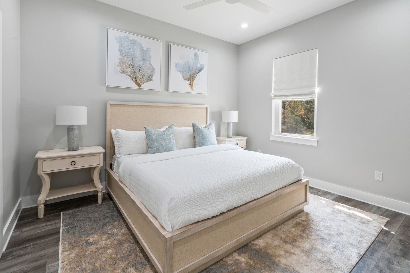 Tying the entire room together with the coziest touch✨ Sometimes the best way to transform a space from ordinary to extraordinary is with the perfect rug. This bedroom in #TheBlueJewel project simply would not be complete without it.