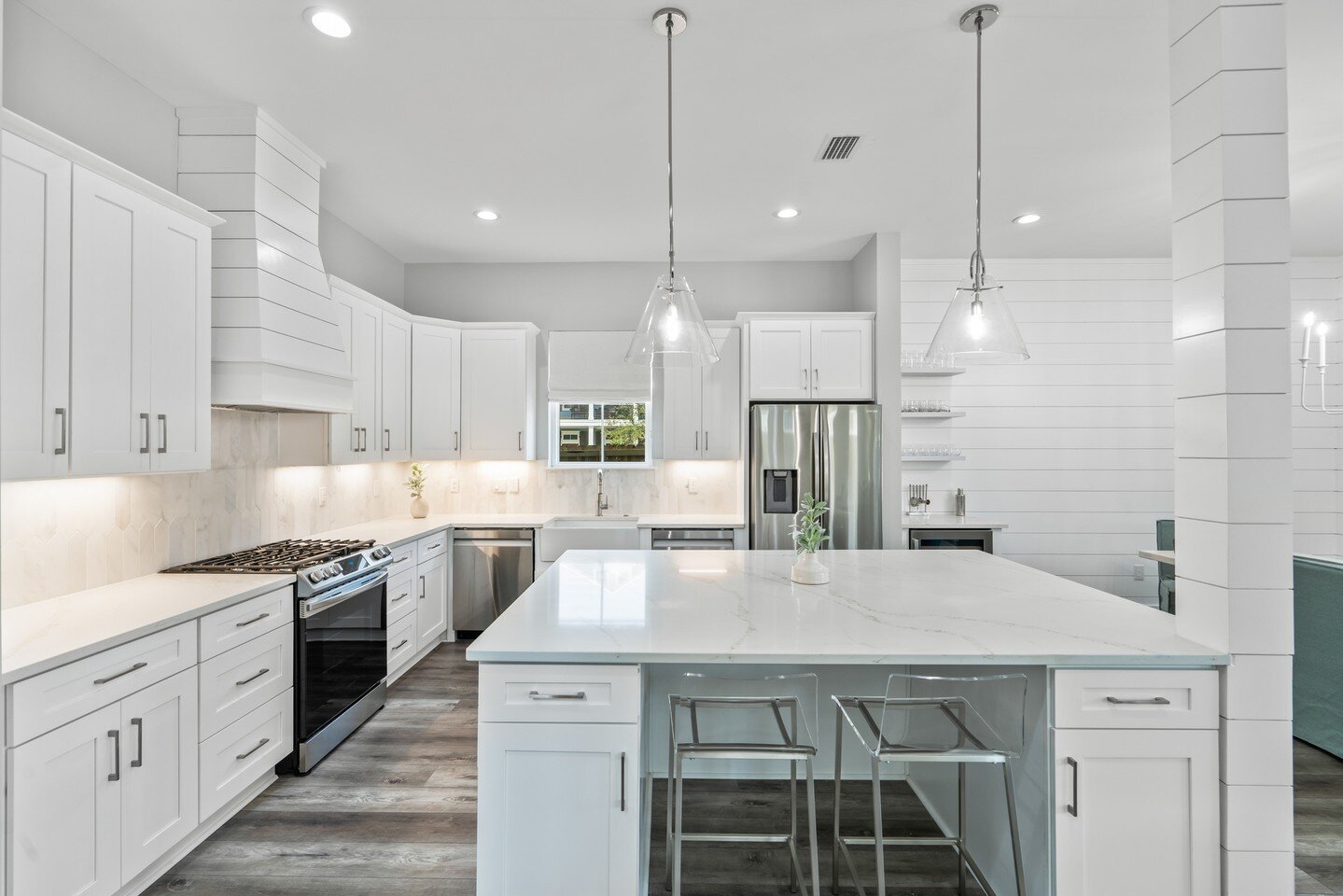 Stop scrolling and take a moment to drool over this kitchen design😍 This space in #TheBlueJewel property deserves to be shown off. You can't get an interior that looks more clean &amp; sleek than this!