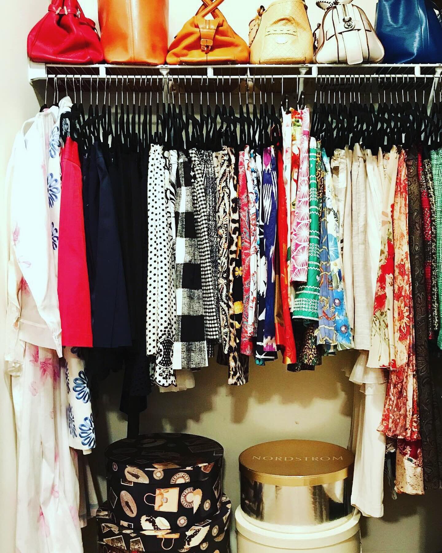 Makeover Monday AFTER⚜️
(Swipe for the BEFORE)

Shopping your closet takes on a whole new meaning when you can see what you have in store.

#letyourspacebloom #closet #closetorganization #closetgoals #shop #shopping #shopyourwardrobe #clothes #clothi