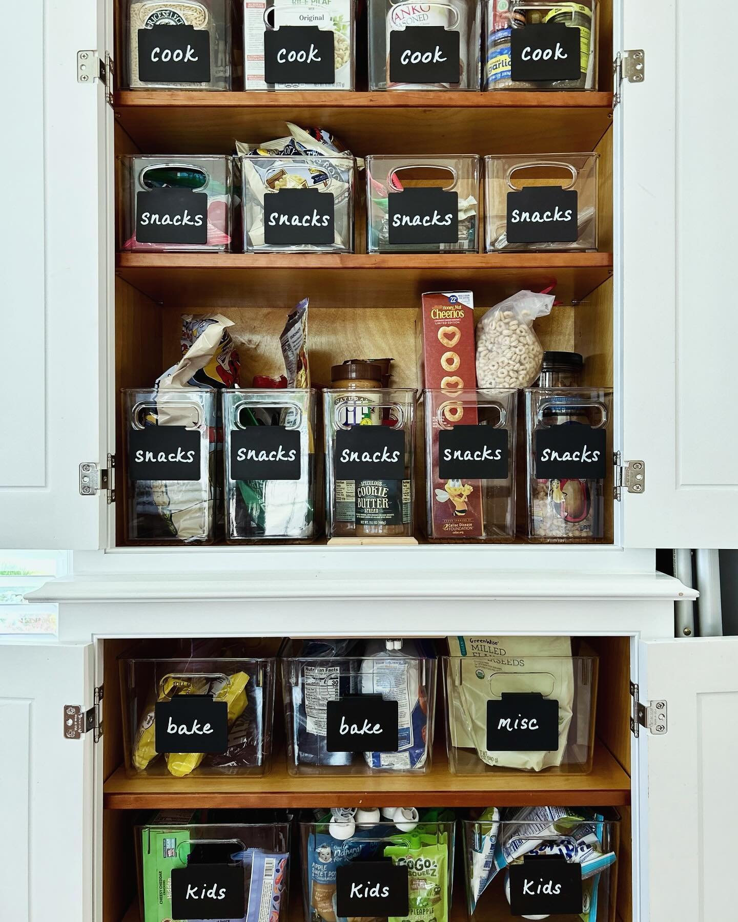 Friday Food⚜️

This pantry is weekend ready thanks to @mdesign acrylic bins, @amazon clip-on labels and some simple categorization.

I&rsquo;m also ready for the weekend and feeling especially grateful for such a hard working team, a thriving busines
