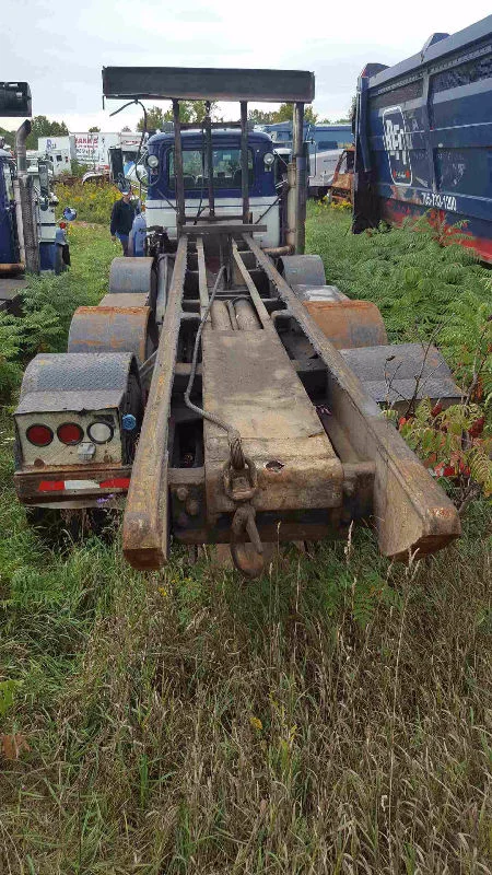 Roll-Off Units — Dixie Truck Centre