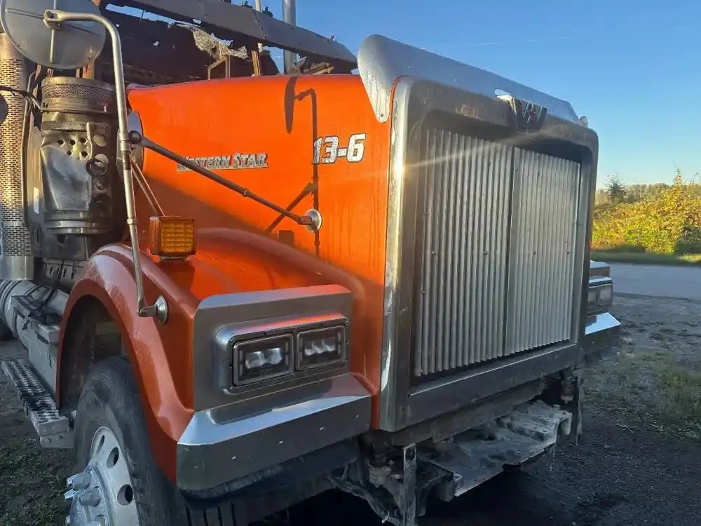 Used-2013-Western-Star-4900FA-Hood-IAe8KBavfyVa_f.webp