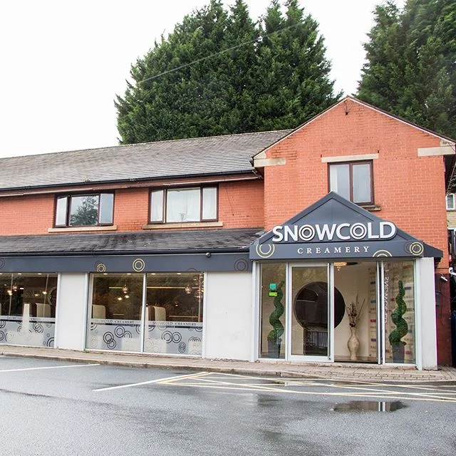 With free ample parking, free wifi, amazing desserts and a variety of treats what better place is there to be than Snowcold 😀 enjoy your weekend with us and bring along your family and friends #snowcold #snowcoldcreamery #instafood #foodie #batley #