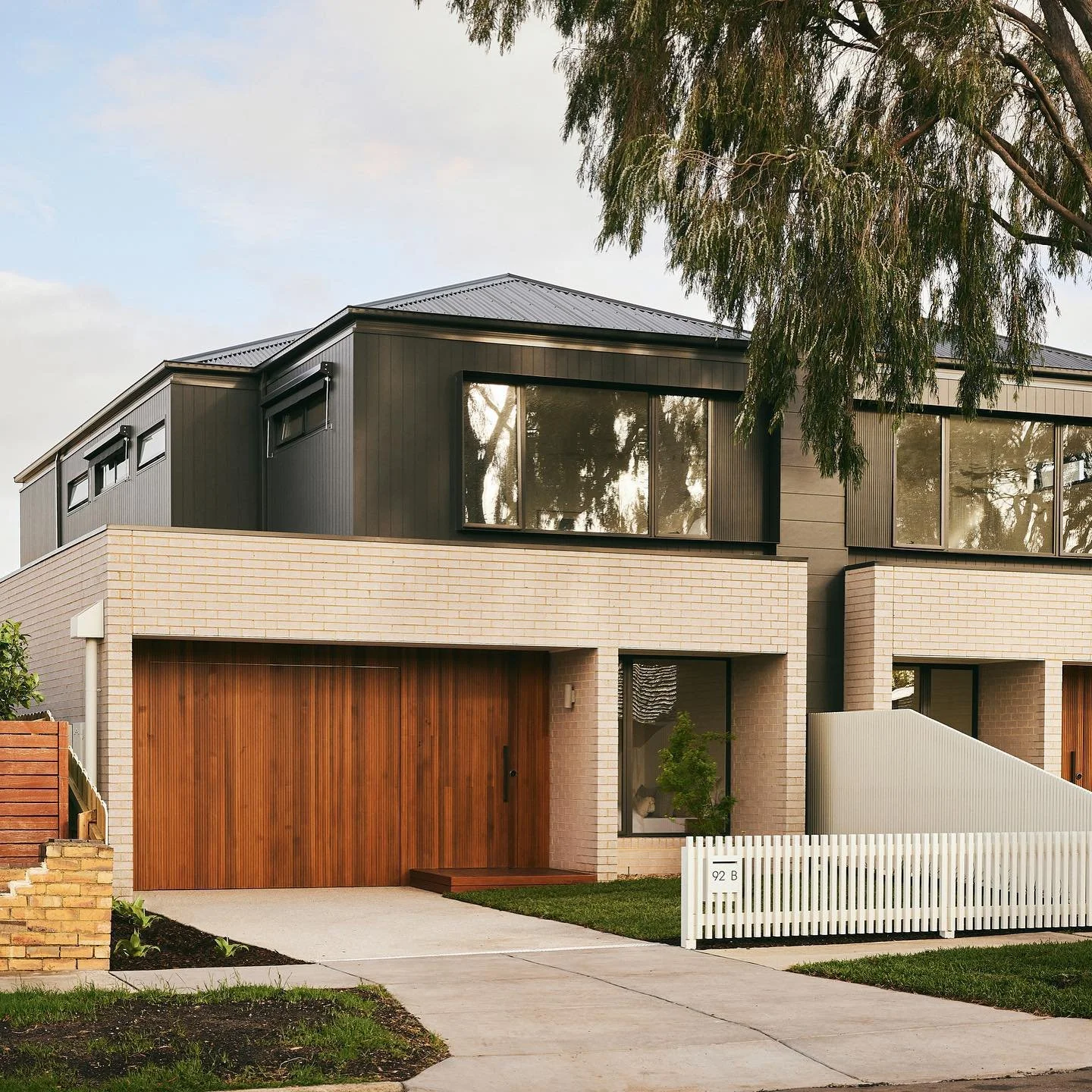 Palisades by Slate

〰

Our recently completed duplex showcases a strikingly minimal facade featuring timber cladding with seamlessly concealed entrance and garage doors. 

Currently for sale - for more information please send us a DM❕

Photography by
