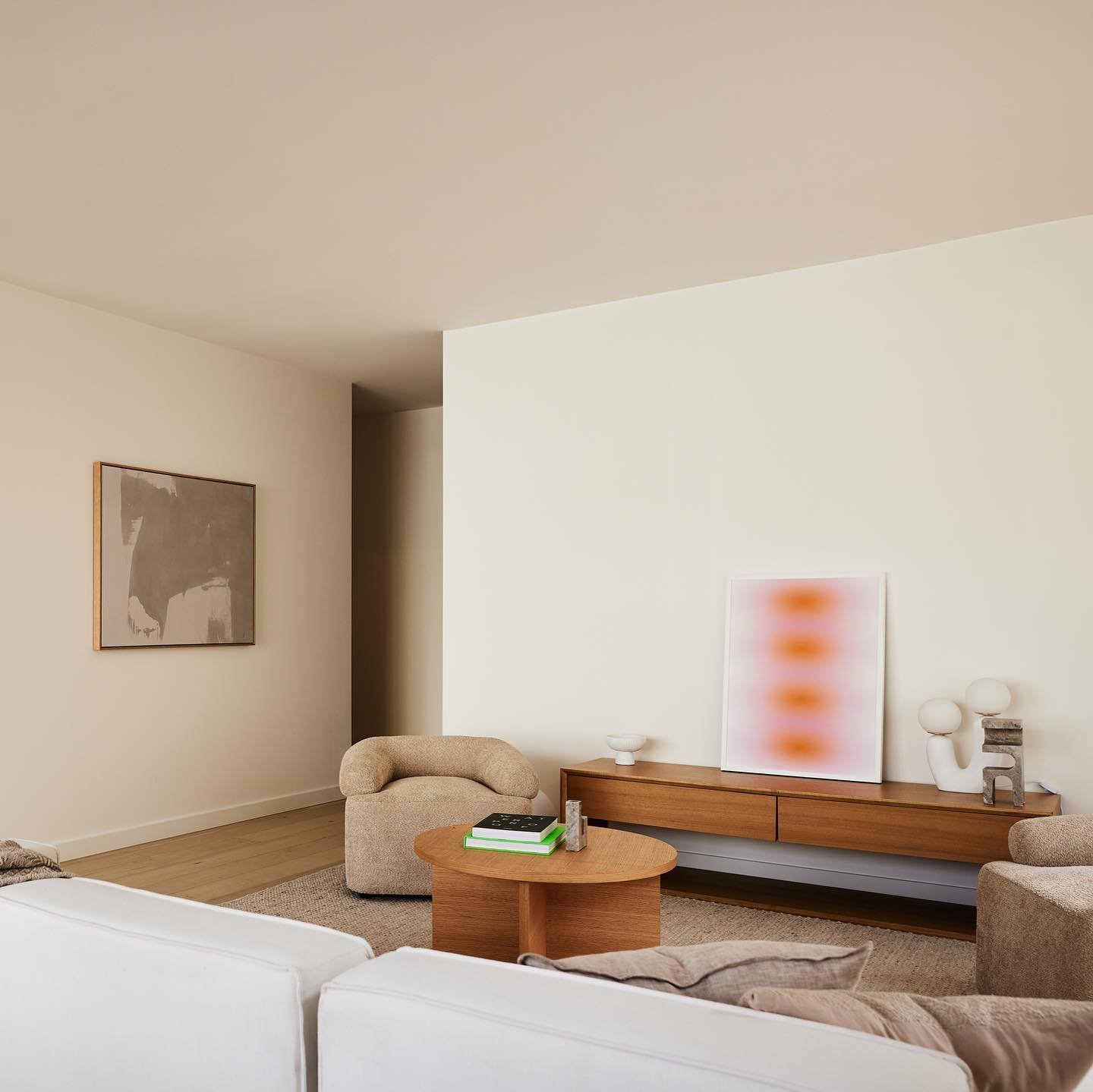 Interiors of Palisades 

〰️

A warm and light-filled interior that invites you within the open floorplan that seamlessly transition between living, cooking and dining zones.

Designed and developed by: @slate.projects 
Photographed by: @alex_reinders