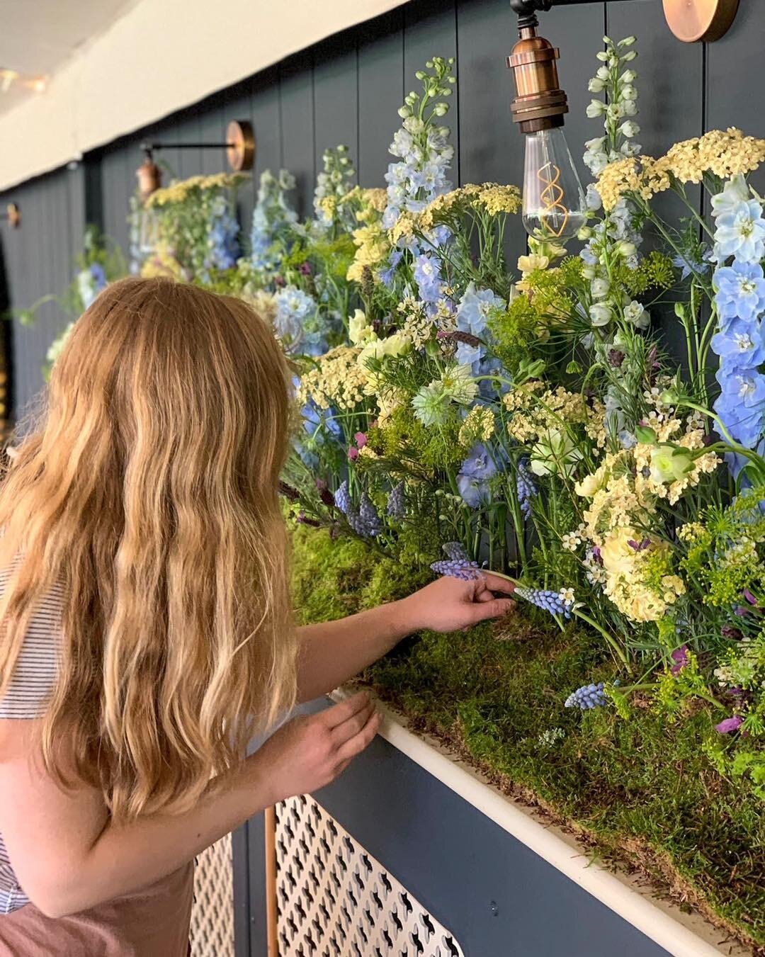 Just me in my element 💁🏻&zwj;♀️

#weddingideas #wedding2023 #wedding2022 #weddinginspiration #weddingflowers #haslemerebrides #surreybride #surreyflorist #surreyweddingflorist #surreyweddingflowers #weddinginspiration #wedding #branding #surrey #su