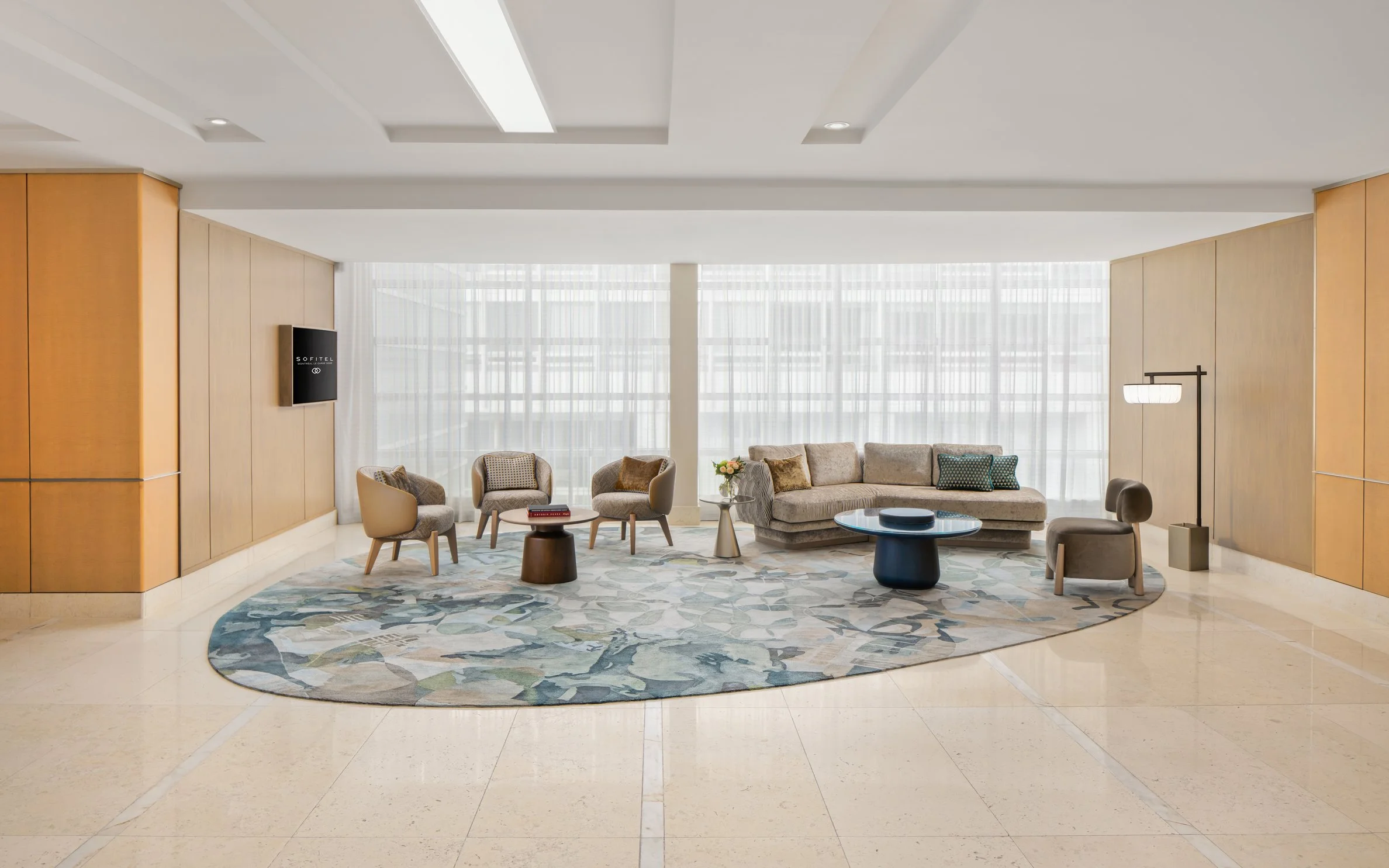 Foyer_Est_Resized.jpg