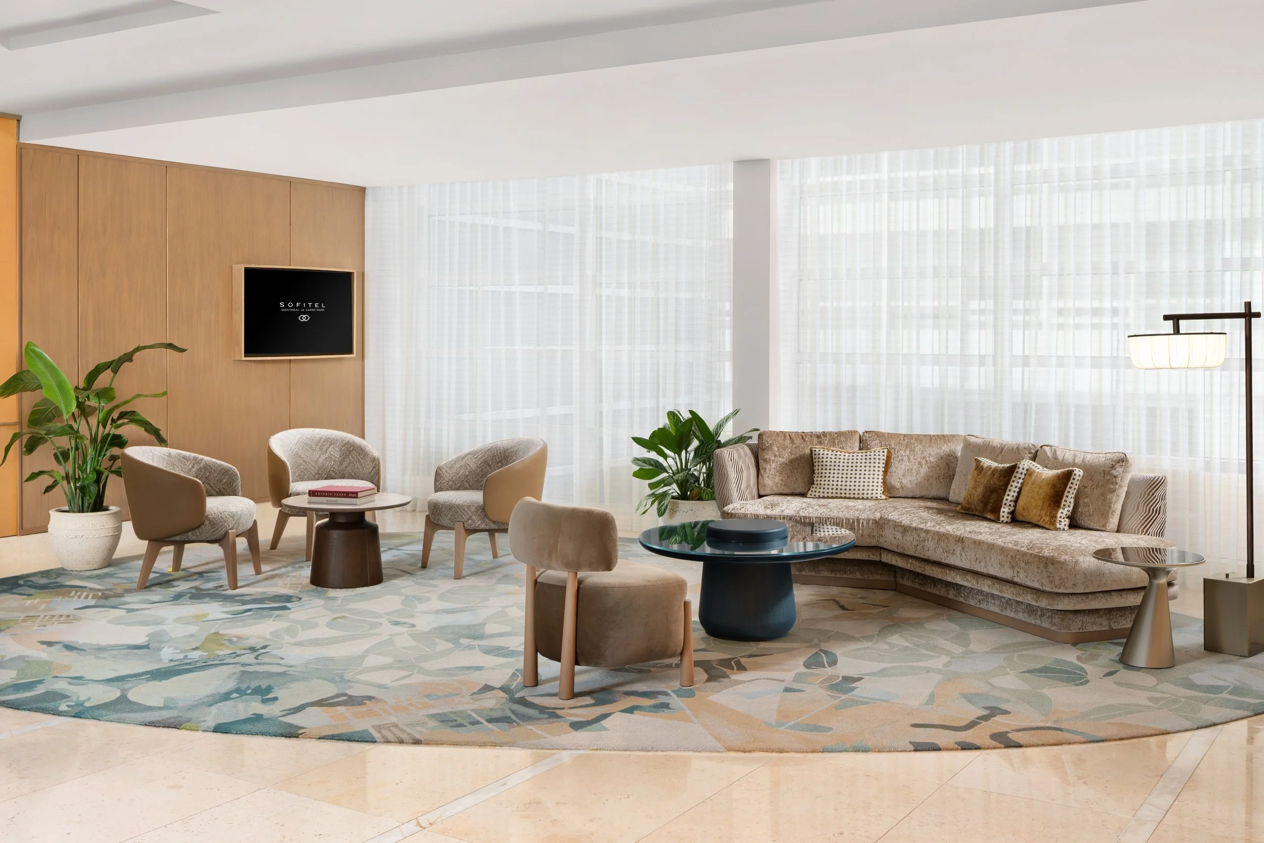 Foyer_Est_Resized.jpg