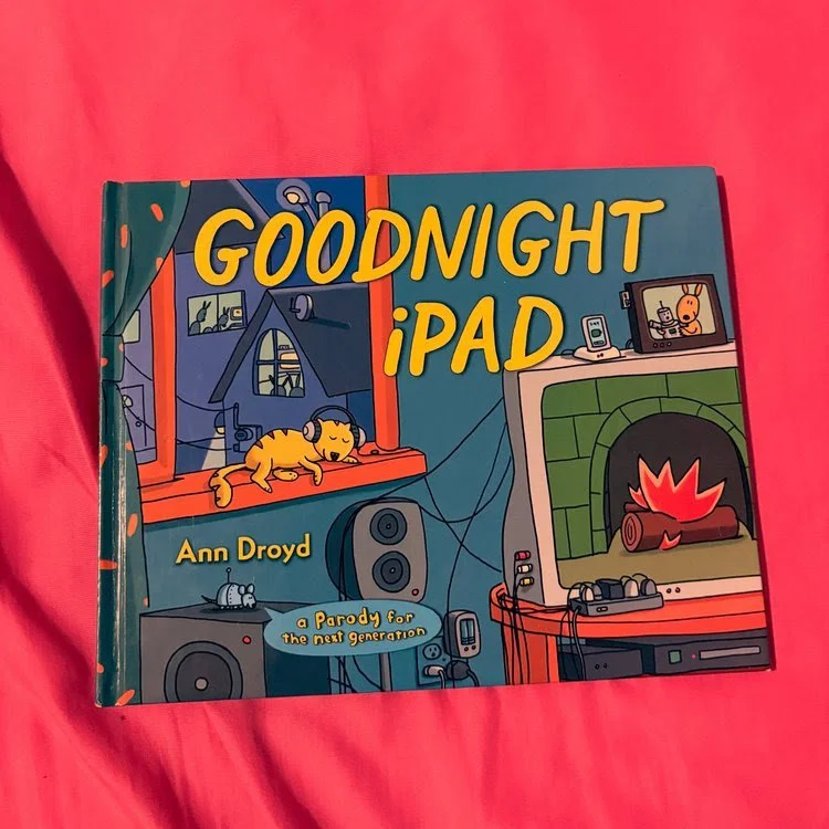 📚💡 Book Review: Goodnight iPad &ndash; A Tech-Loving Take on a Classic Bedtime Tale 🌙📱

Yes&mdash;it&rsquo;s a real book! Goodnight iPad by Ann Droyd (a playful pseudonym for David Milgrim) is a witty, modern parody of the beloved classic Goodnig