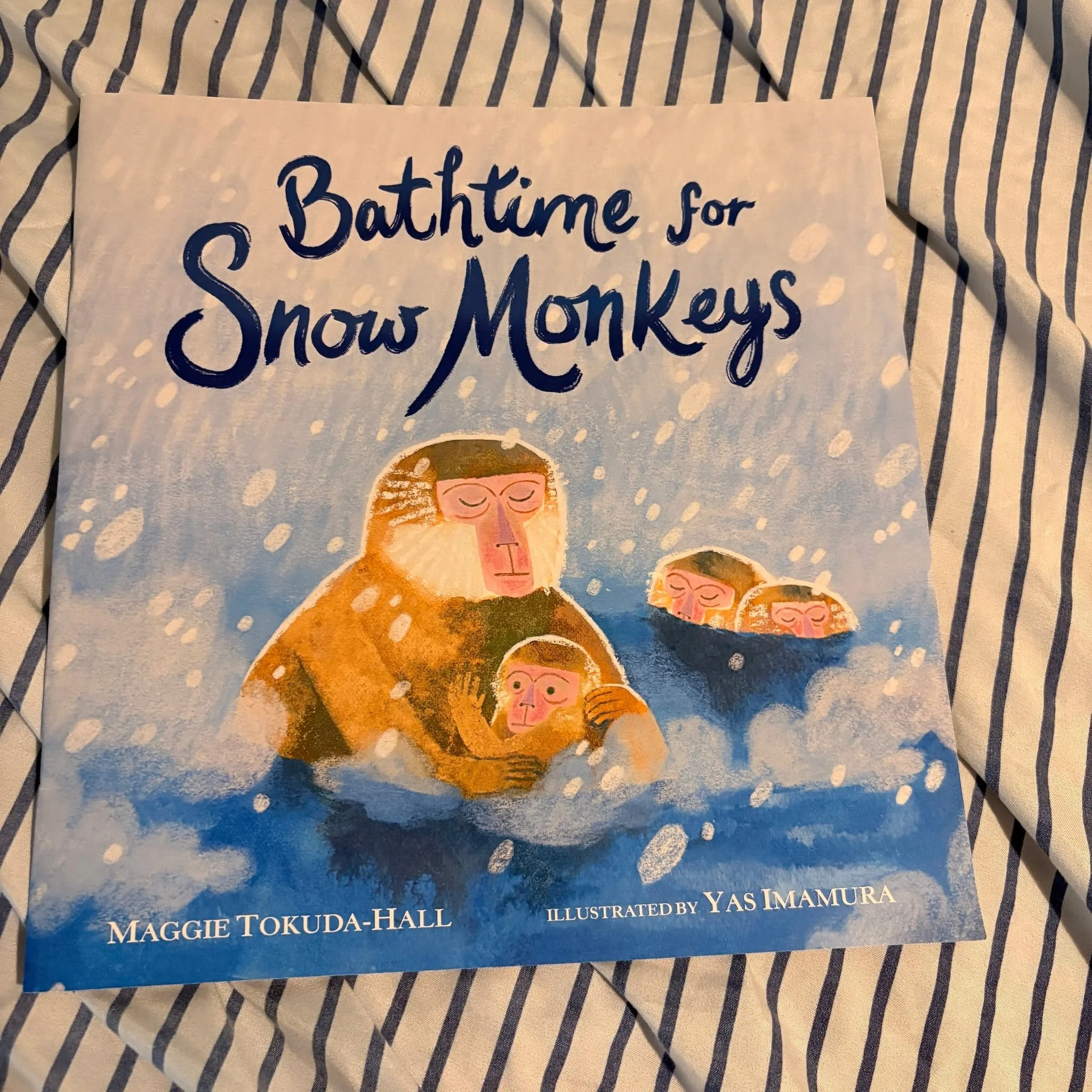 📚 Book Review: Bathtime for Snow Monkeys &mdash; A Calm Little Ritual Worth Repeating 🐒🛁✨
Bathtime for Snow Monkeys by Bathtime for Snow Monkeys and Maggie Tokuda-Hall is one of those rare children&rsquo;s books that quietly turns reading time int