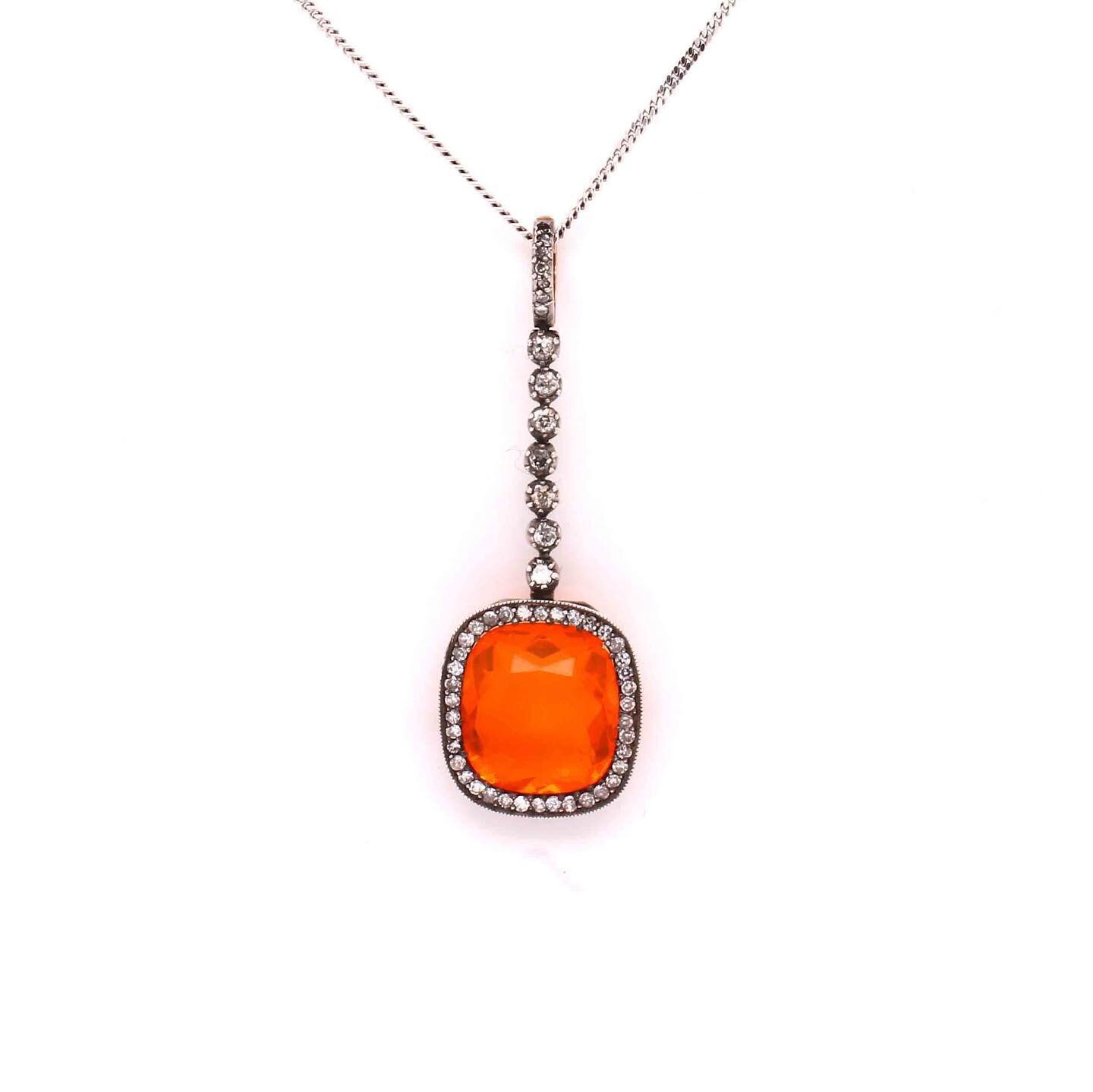 New in, this exceptional Victorian Fire Opal and diamond drop pendant. Speaks for itself. Simply amazing! 🧨🔥🔥#flaxmanjewels #antiquejewelry #antiquejewellery #fireopal #fireopalpendant #fireopaljewelry #pendant #windsor